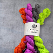 Load image into Gallery viewer, Halloweenies Ultimate Minis Sock Set, 100g - Limited Edition