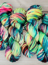 Load image into Gallery viewer, hand dyed super chunky merino