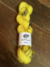 Load image into Gallery viewer, Superwash Merino Single Ply Fingering Yarn, 100g/3.5oz, Bananadrama