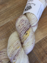 Load image into Gallery viewer, Superwash Merino Single Ply Fingering Yarn, 100g/3.5oz, Lavender Blonde
