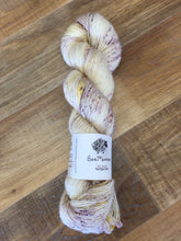 Load image into Gallery viewer, Superwash Merino Single Ply Fingering Yarn, 100g/3.5oz, Lavender Blonde