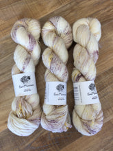Load image into Gallery viewer, Superwash Merino Single Ply Fingering Yarn, 100g/3.5oz, Lavender Blonde