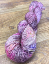 Load image into Gallery viewer, Superwash Merino Single Ply Fingering Yarn, 100g/3.5oz, Snuff