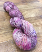 Load image into Gallery viewer, Superwash Merino Single Ply Fingering Yarn, 100g/3.5oz, Snuff