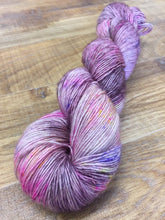 Load image into Gallery viewer, Superwash Merino Single Ply Fingering Yarn, 100g/3.5oz, Snuff