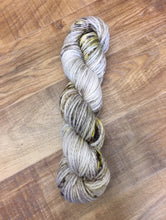 Load image into Gallery viewer, Superwash Chunky Merino, 100g/3.5oz, Ida