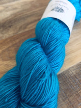 Load image into Gallery viewer, Superwash Merino Single Ply Fingering Yarn, 100g/3.5oz, Semi Solid, Neptune