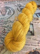 Load image into Gallery viewer, Non Superwash Wensleydale British Wool, DK Light Worsted Yarn, 100g/3.5oz, Gladrags