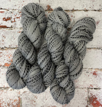 Load image into Gallery viewer, Superwash Zebra 4 Ply Fingering Yarn, 100g/3.5oz, Fade to Grey