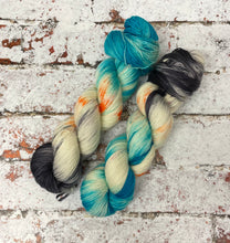 Load image into Gallery viewer, Superwash Merino Single Ply Fingering Yarn, 100g/3.5oz, Tundra