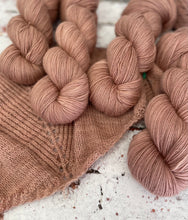 Load image into Gallery viewer, Falkland Fine Merino 4 Ply Singles Fingering Yarn, 100g/3.5oz, Temptation