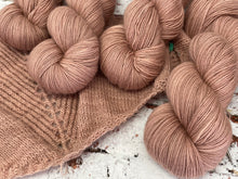 Load image into Gallery viewer, Falkland Fine Merino 4 Ply Singles Fingering Yarn, 100g/3.5oz, Temptation