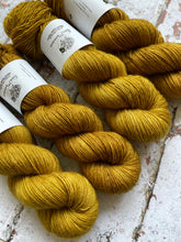 Load image into Gallery viewer, Superwash Merino Single Ply Fingering Yarn, 100g/3.5oz, Gold Rush