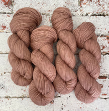Load image into Gallery viewer, Falkland Fine Merino 4 Ply Singles Fingering Yarn, 100g/3.5oz, Temptation