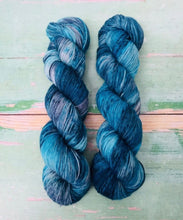 Load image into Gallery viewer, Dye to order - Merino Chunky