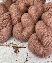 Load image into Gallery viewer, Falkland Fine Merino 4 Ply Singles Fingering Yarn, 100g/3.5oz, Temptation