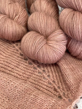 Load image into Gallery viewer, Falkland Fine Merino 4 Ply Singles Fingering Yarn, 100g/3.5oz, Temptation