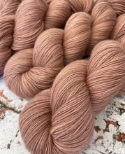 Load image into Gallery viewer, Falkland Fine Merino 4 Ply Singles Fingering Yarn, 100g/3.5oz, Temptation