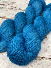 Load image into Gallery viewer, Superwash BFL Nylon Ultimate Sock Yarn, 100g/3.5oz, L.A. Mood