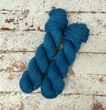Load image into Gallery viewer, Superwash BFL Nylon Ultimate Sock Yarn, 100g/3.5oz, L.A. Mood