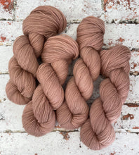 Load image into Gallery viewer, Falkland Fine Merino 4 Ply Singles Fingering Yarn, 100g/3.5oz, Temptation