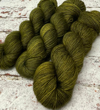 Load image into Gallery viewer, Superwash Merino Single Ply Fingering Yarn, 100g/3.5oz, Bagginses