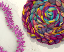 Load image into Gallery viewer, Hawaiian Dreams fibre roving top
