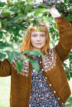 Load image into Gallery viewer, Worsted – A Knitwear Collection Curated by Aimée Gille of La Bien Aimée
