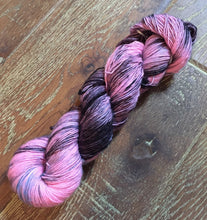 Load image into Gallery viewer, SEXY SINGLES - Superwash Merino Single Ply Fingering Yarn, 100g/3.5oz, Hey Girl
