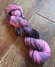 Load image into Gallery viewer, SEXY SINGLES - Superwash Merino Single Ply Fingering Yarn, 100g/3.5oz, Hey Girl
