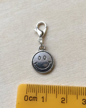 Load image into Gallery viewer, Smiley Face Stitch Marker
