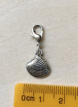 Load image into Gallery viewer, Shell Stitch Marker
