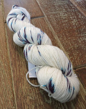 Load image into Gallery viewer, Superwash Merino Nylon Gold Glitter Sparkle Sock Yarn, 100g/3.5oz, Blueberry Burst
