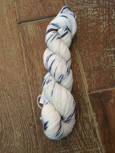 Load image into Gallery viewer, Superwash Merino Nylon Gold Glitter Sparkle Sock Yarn, 100g/3.5oz, Blueberry Burst
