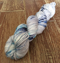 Load image into Gallery viewer, Superwash Merino Aran/Worsted Yarn Wool, 100g/3.5oz, Mirror On The Ceiling
