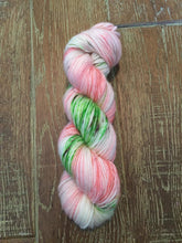 Load image into Gallery viewer, SEXY SINGLES - Superwash Single Ply Merino DK/Light Worsted Yarn Wool, 100g, Frog Prince
