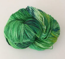 Load image into Gallery viewer, SEXY SINGLES - Superwash Merino Nylon Sock Yarn, 100g/3.5oz, Lettice
