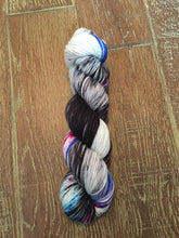 Load image into Gallery viewer, Superwash Merino DK/Light Worsted Yarn Wool, 100g/3.5oz, A-Yo
