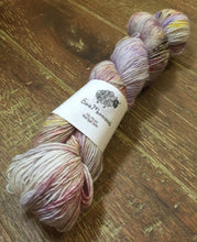 Load image into Gallery viewer, SEXY SINGLES - Superwash Merino Sparkle Single Ply Fingering Yarn, 100g/3.5oz, Dreamsicle
