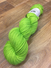 Load image into Gallery viewer, Superwash Merino Aran/Worsted Yarn Wool, 100g/3.5oz, Gamma
