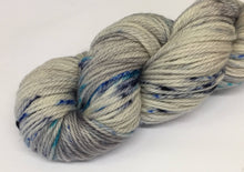 Load image into Gallery viewer, Superwash Merino Aran/Worsted Yarn Wool, 100g/3.5oz, Mirror On The Ceiling
