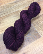 Load image into Gallery viewer, SEXY SINGLES - Superwash Merino Aran/Worsted Yarn Wool, 100g, Professor
