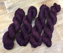Load image into Gallery viewer, SEXY SINGLES - Superwash Merino Aran/Worsted Yarn Wool, 100g, Professor
