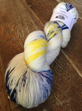 Load image into Gallery viewer, Superwash Merino Nylon Platinum Sock Yarn, 100g/3.5oz, I Love New York
