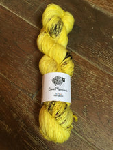 Load image into Gallery viewer, Superwash Merino Single Ply Fingering Yarn, 100g/3.5oz, Bananadrama
