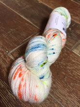 Load image into Gallery viewer, SEXY SINGLES - Superwash Merino Aran/Worsted Yarn Wool, 300g, Jelly Bean
