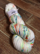 Load image into Gallery viewer, SEXY SINGLES - Superwash Merino Aran/Worsted Yarn Wool, 300g, Jelly Bean
