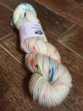 Load image into Gallery viewer, SEXY SINGLES - Superwash Merino Aran/Worsted Yarn Wool, 300g, Jelly Bean
