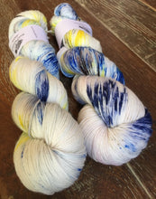 Load image into Gallery viewer, Superwash Merino Nylon Platinum Sock Yarn, 100g/3.5oz, I Love New York
