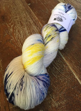 Load image into Gallery viewer, Superwash Merino Nylon Platinum Sock Yarn, 100g/3.5oz, I Love New York
